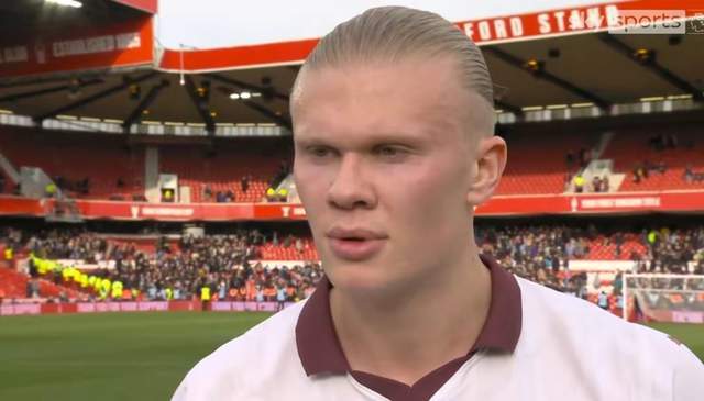 登国际舞台，泰州队“苏超”冠军奖杯亮相中国国际进口博览会（泰州队携“苏超”冠军奖杯亮相中国国际进口博览会，登上国际舞台）