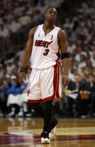 足球报：海港有意杨希，徐彬留洋仍存不确定，西海岸资金有困（足球报：海港相中杨希，徐彬留洋前景未明，西海岸资金吃紧）